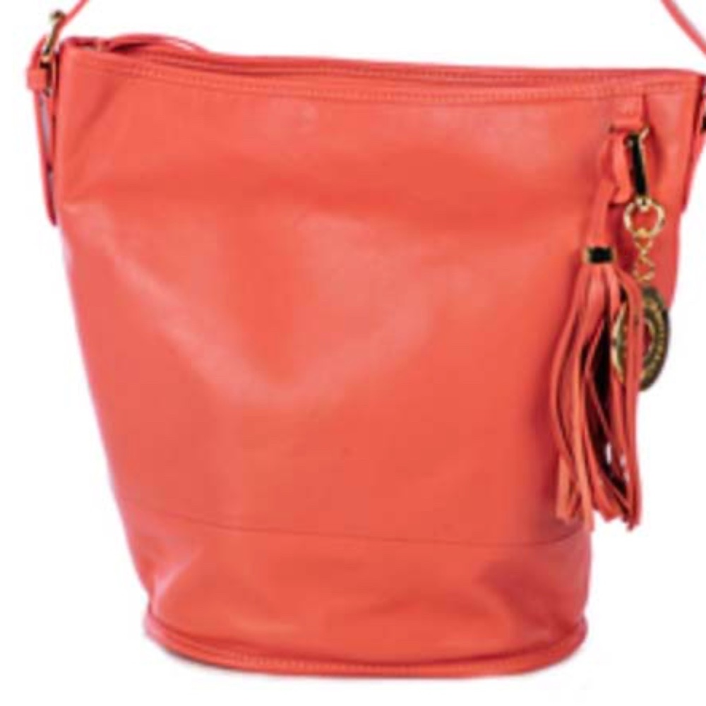 BUCKET BAG, ISAAC MIZRAHI, SOFT LEATHER, CORAL, TOP ZIP CLOSURE, REMOVABLE/ADJUS